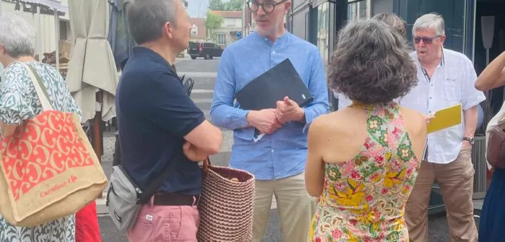 Emmanuel Duguay au contact des habitants de Croissy